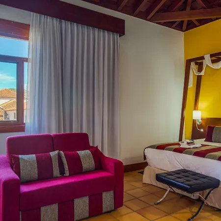 La Casona Del Patio 4* 산티아고 델 테데